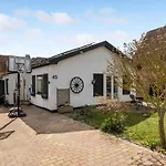 Gorgeous Home In Kobenhavn S With Kitchen