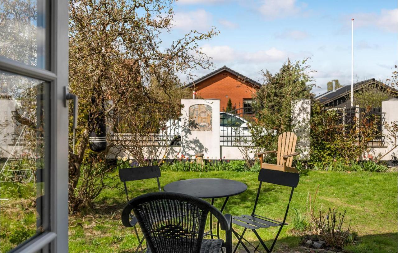 Gorgeous In S With Kitchen Holiday home *